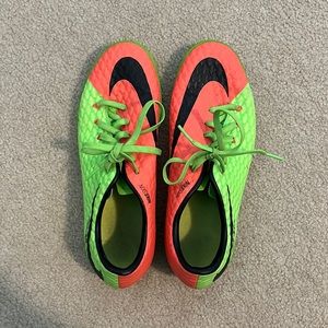 Womens NIKE indoor soccer shoes, size US WOMENS 7.5